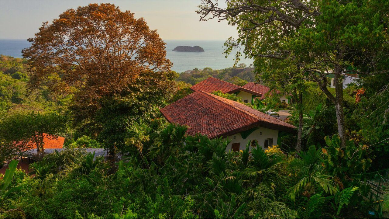 Si Como No Resort & Wildlife Refuge