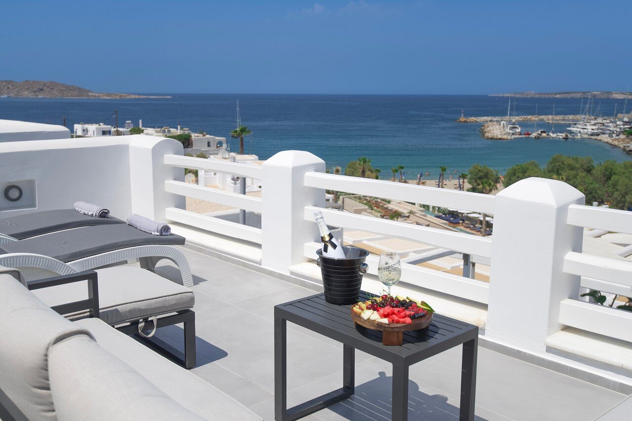 Alexandros Suites & Apartments