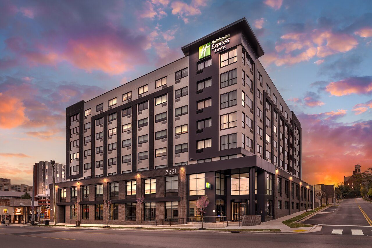 Holiday Inn Express & Suites Nashville West End - Univ Area by IHG